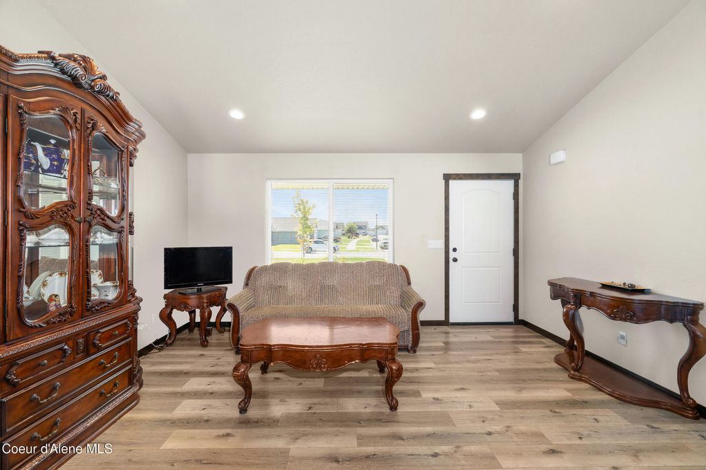 12183 N Gipper LOOP, Rathdrum, ID 83858 photo 4