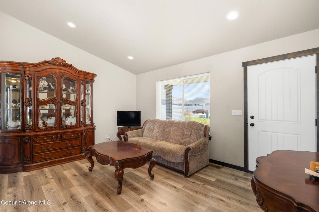 12183 N Gipper LOOP, Rathdrum, ID 83858 photo 5