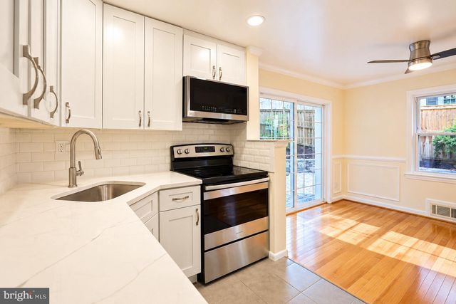 2708 FARMINGTON DR, Alexandria, VA 22303