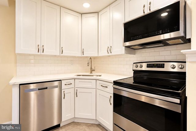 2708 FARMINGTON DR, Alexandria, VA 22303
