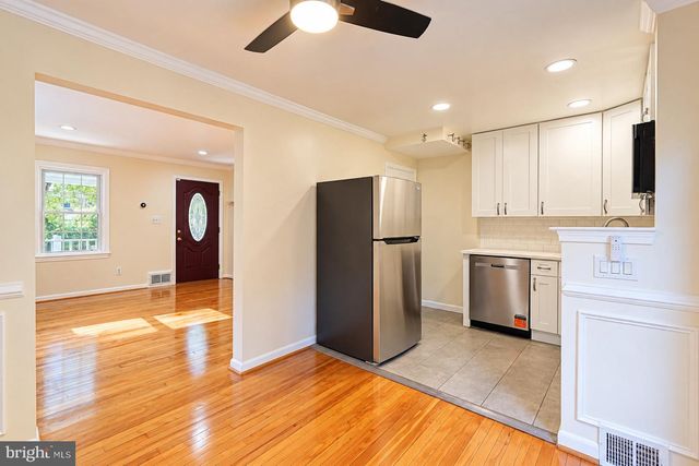 2708 FARMINGTON DR, Alexandria, VA 22303