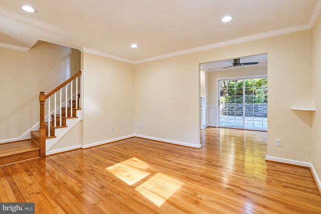 2708 FARMINGTON DR, Alexandria, VA 22303