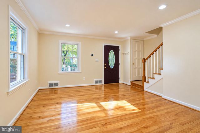 2708 FARMINGTON DR, Alexandria, VA 22303