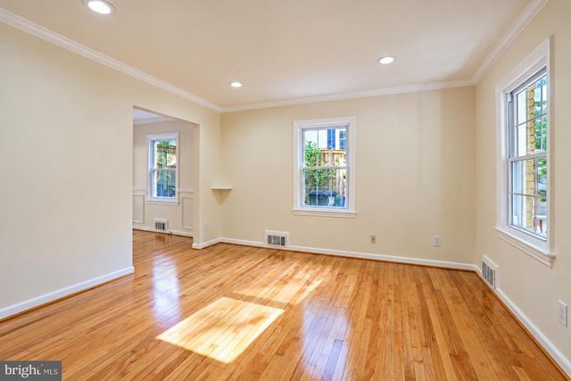 2708 FARMINGTON DR, Alexandria, VA 22303