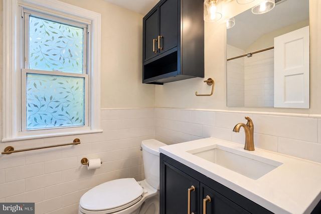 2708 FARMINGTON DR, Alexandria, VA 22303