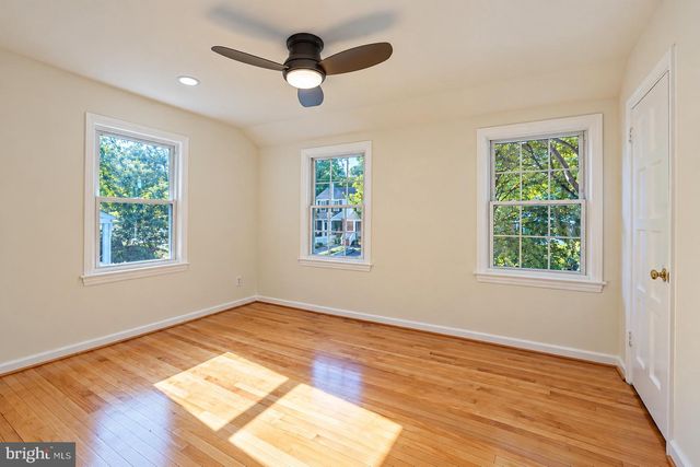 2708 FARMINGTON DR, Alexandria, VA 22303