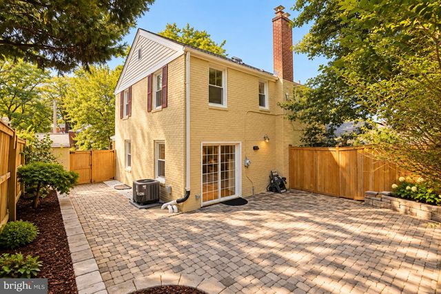 2708 FARMINGTON DR, Alexandria, VA 22303