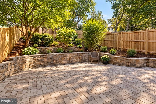 2708 FARMINGTON DR, Alexandria, VA 22303