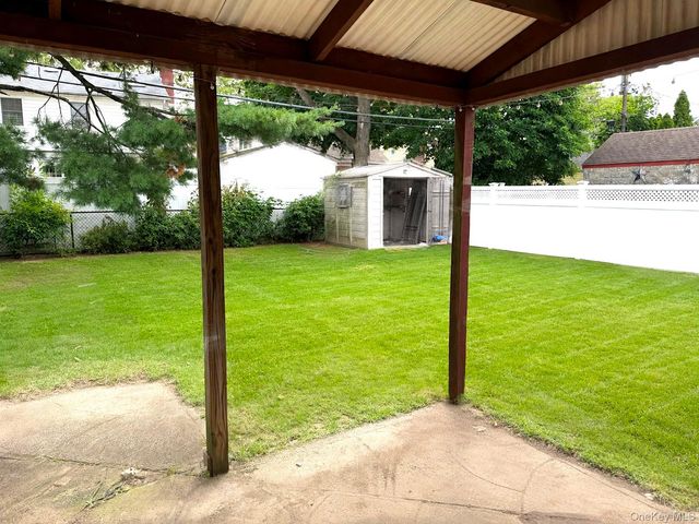 534 Sperry Boulevard, New Hyde Park, NY 11040