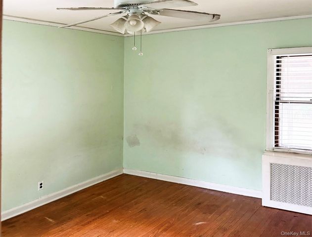 534 Sperry Boulevard, New Hyde Park, NY 11040