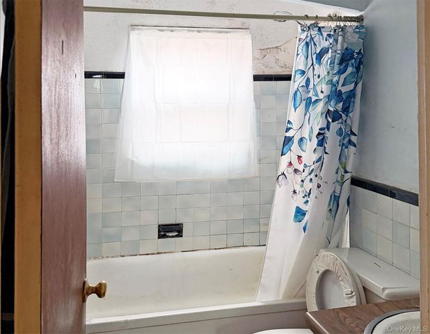 534 Sperry Boulevard, New Hyde Park, NY 11040