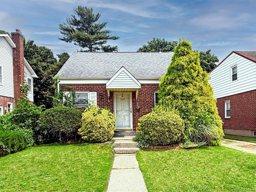 534 Sperry Boulevard, New Hyde Park, NY 11040 — photo 3