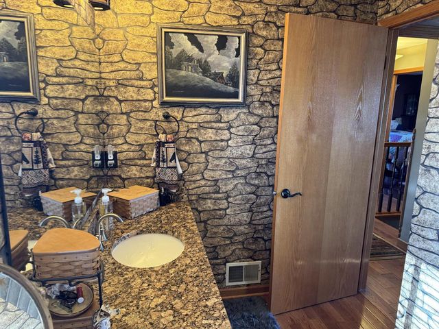 511 Small Farm ROAD, Mukwonago, WI 53149