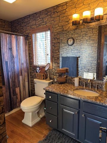 511 Small Farm ROAD, Mukwonago, WI 53149