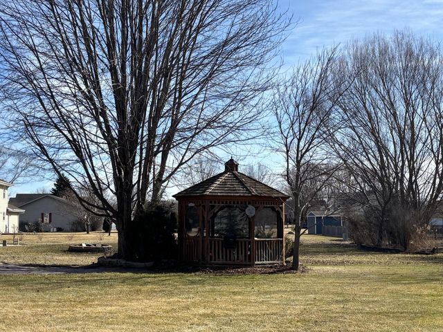 511 Small Farm ROAD, Mukwonago, WI 53149