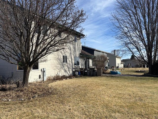 511 Small Farm ROAD, Mukwonago, WI 53149