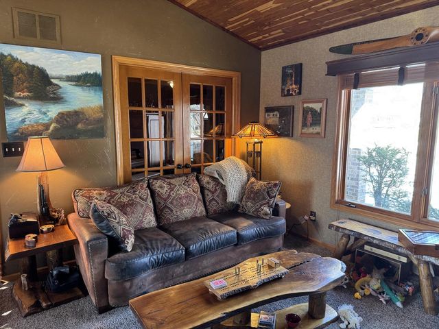 511 Small Farm ROAD, Mukwonago, WI 53149