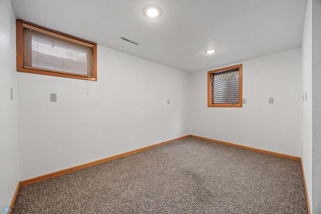 1838 17th Street S, Fargo, ND 58103