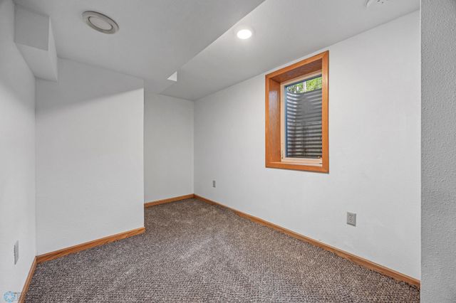 1838 17th Street S, Fargo, ND 58103