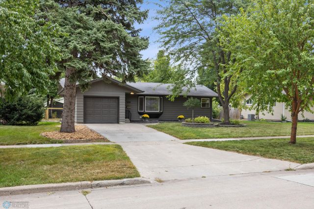 1838 17th Street S, Fargo, ND 58103