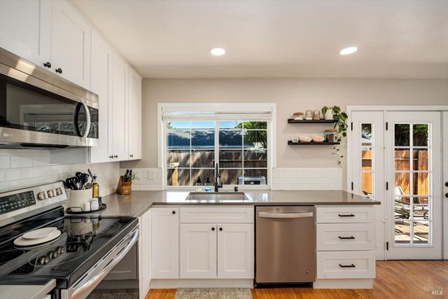 1526 Bruce Ct, Santa Rosa, CA 95401