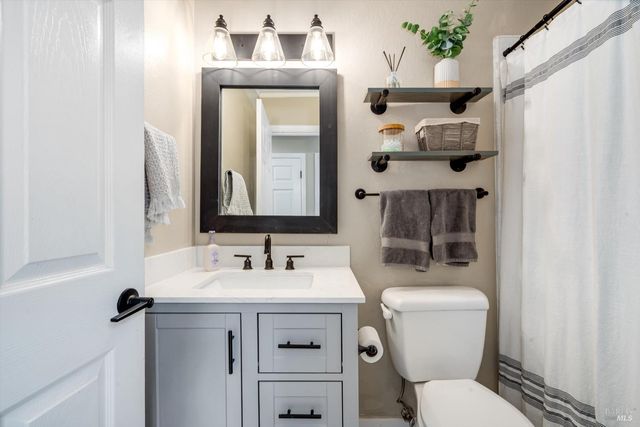 1526 Bruce Ct, Santa Rosa, CA 95401