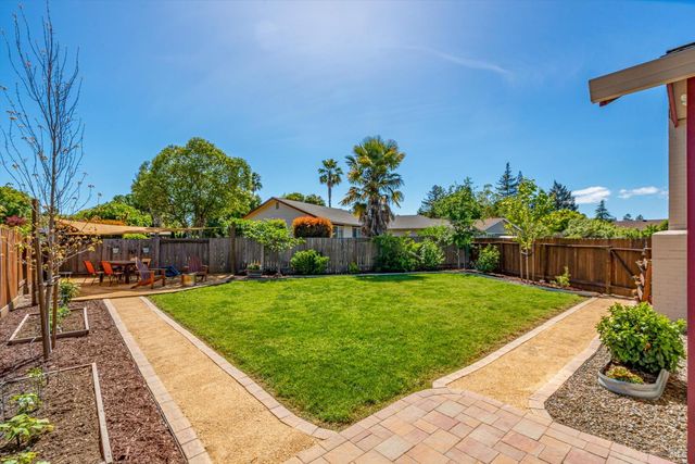 1526 Bruce Ct, Santa Rosa, CA 95401