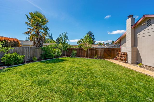 1526 Bruce Ct, Santa Rosa, CA 95401
