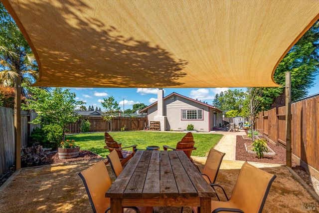 1526 Bruce Ct, Santa Rosa, CA 95401