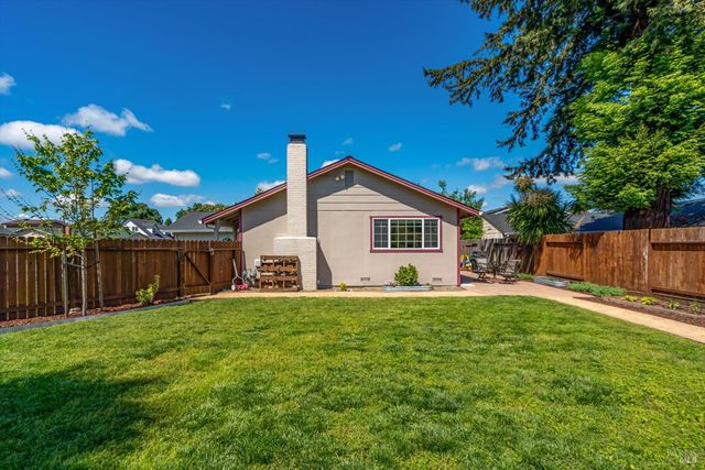 1526 Bruce Ct, Santa Rosa, CA 95401