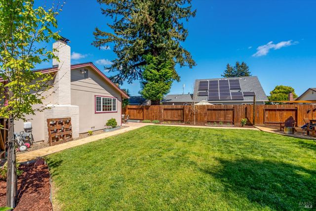 1526 Bruce Ct, Santa Rosa, CA 95401
