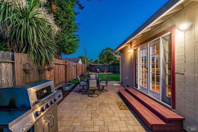 1526 Bruce Ct, Santa Rosa, CA 95401