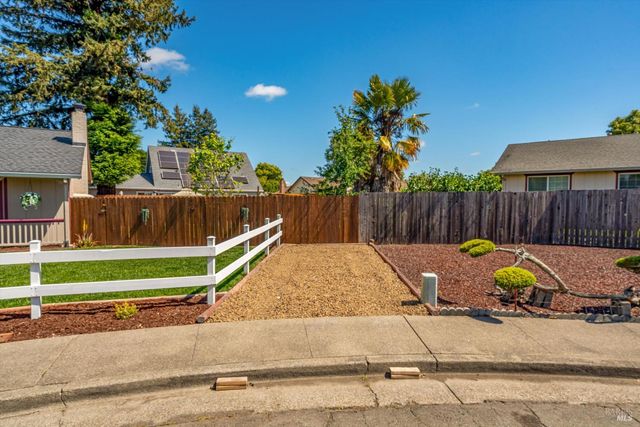 1526 Bruce Ct, Santa Rosa, CA 95401
