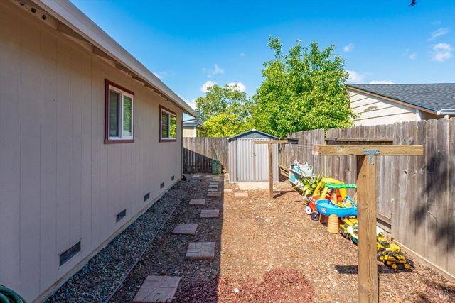 1526 Bruce Ct, Santa Rosa, CA 95401