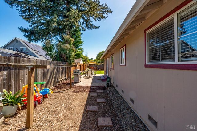 1526 Bruce Ct, Santa Rosa, CA 95401
