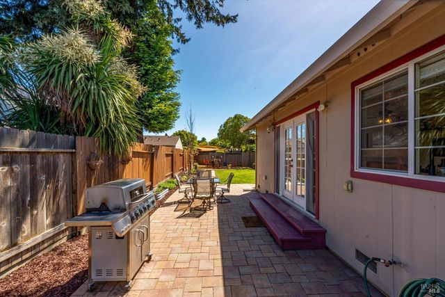 1526 Bruce Ct, Santa Rosa, CA 95401