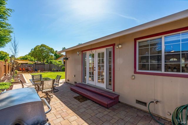 1526 Bruce Ct, Santa Rosa, CA 95401