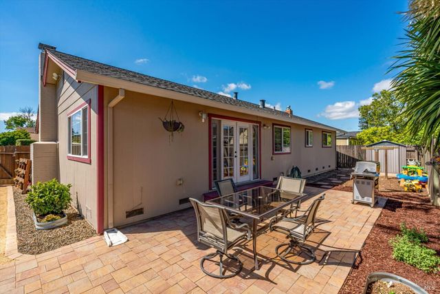 1526 Bruce Ct, Santa Rosa, CA 95401