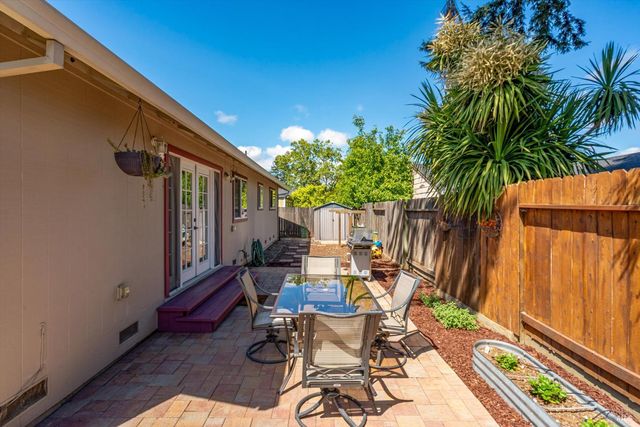 1526 Bruce Ct, Santa Rosa, CA 95401