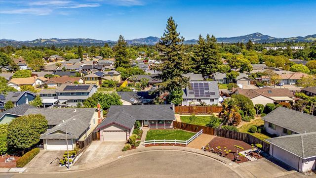 1526 Bruce Ct, Santa Rosa, CA 95401