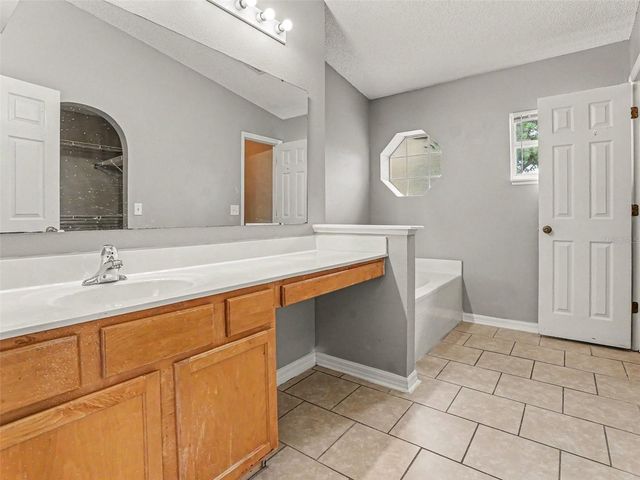 881 VANDERBILT DR, Eustis, FL 32726