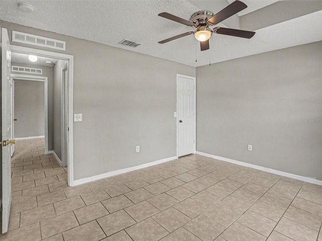 881 VANDERBILT DR, Eustis, FL 32726