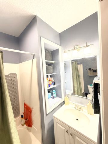 3926 E 27th Street, Des Moines, IA 50317