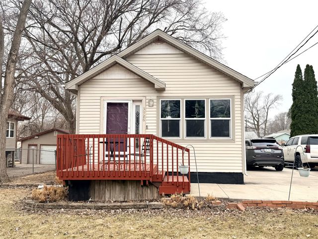 3926 E 27th Street, Des Moines, IA 50317