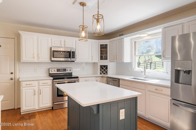 3504 Trail Ridge Rd, Louisville, KY 40241