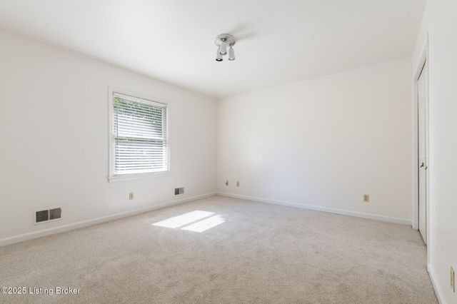 3504 Trail Ridge Rd, Louisville, KY 40241