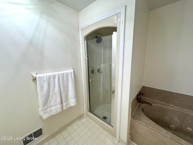 3504 Trail Ridge Rd, Louisville, KY 40241