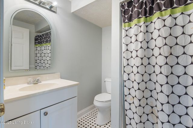 3504 Trail Ridge Rd, Louisville, KY 40241