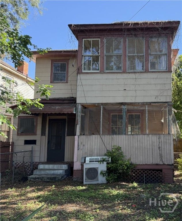 Image 4 of property listing at 641 E 39th Street, Savannah, GA 31401