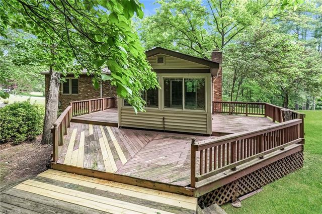 4290 Mashie Drive, Pfafftown, NC 27040
